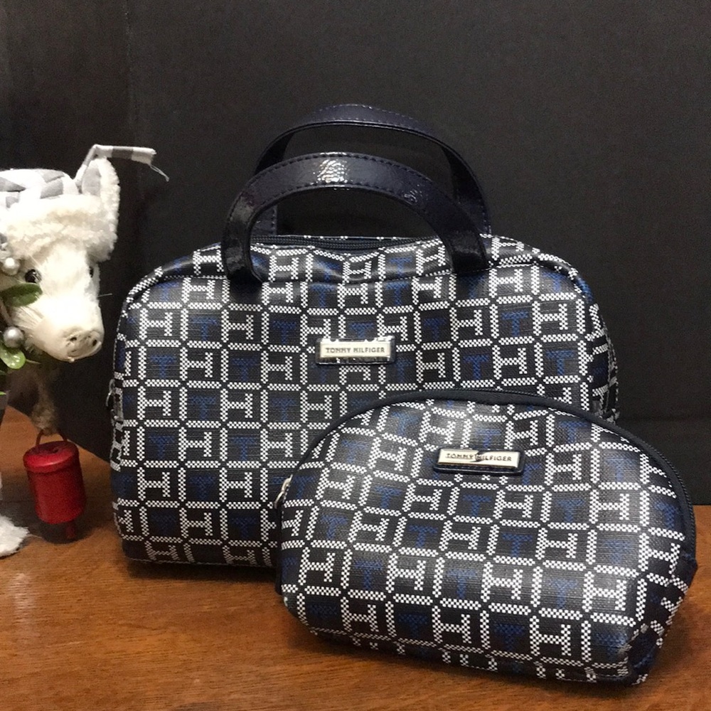 Tommy Hilfiger makeup bag w/ travel sz bag. excellent condition - Picture 1 of 7